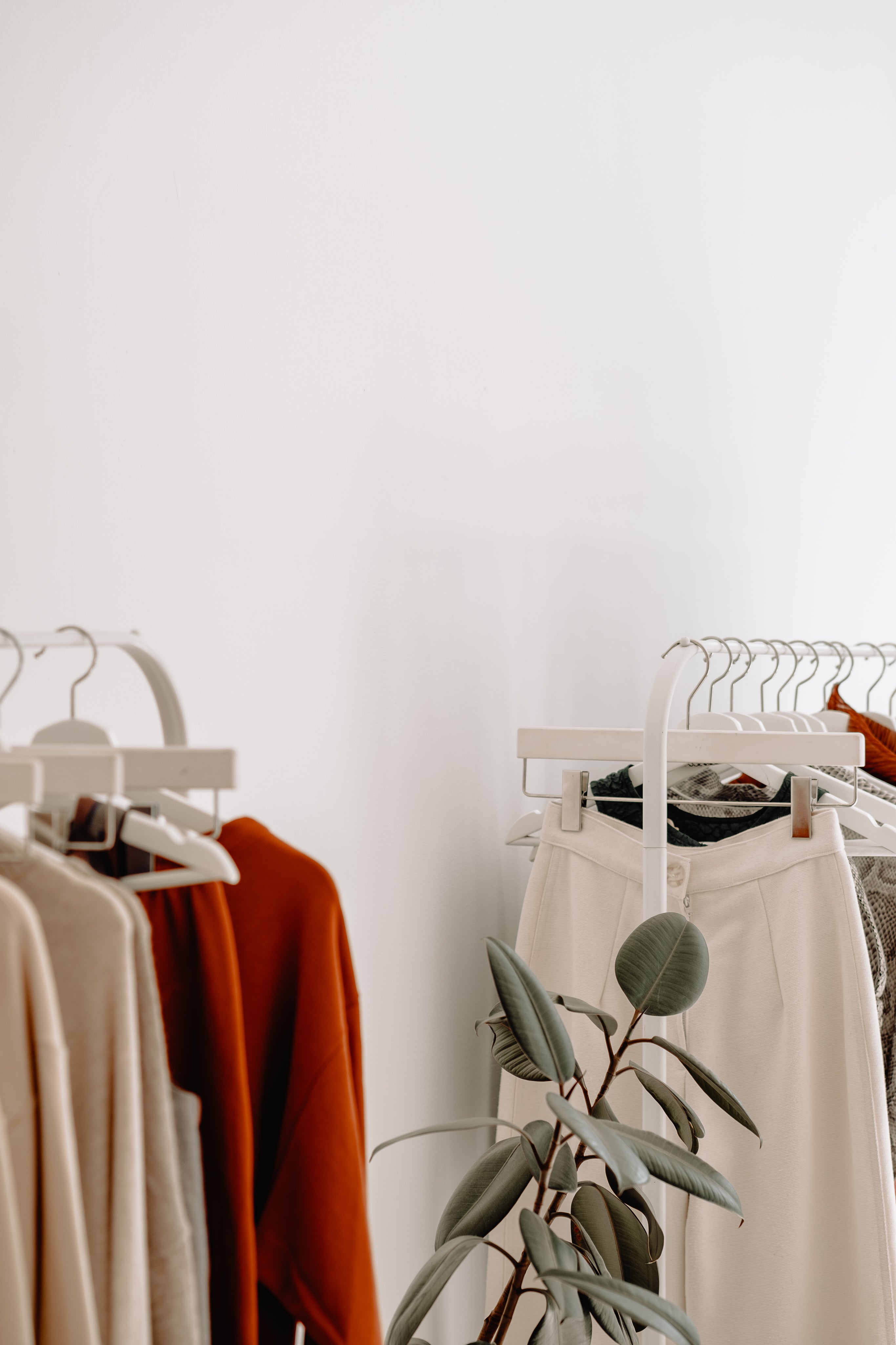 fall-neutral-colors-in-retail-display.jpg